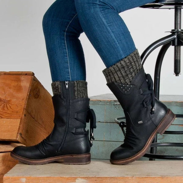 Botins com Fivelas e Padrões Florais