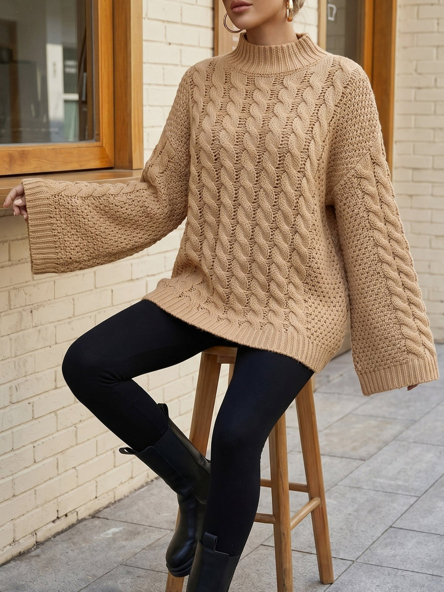 Sweat col haut oversize — détail du col et épaulement