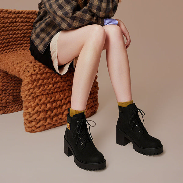 Botins com Atacadores e Salto de Bloco