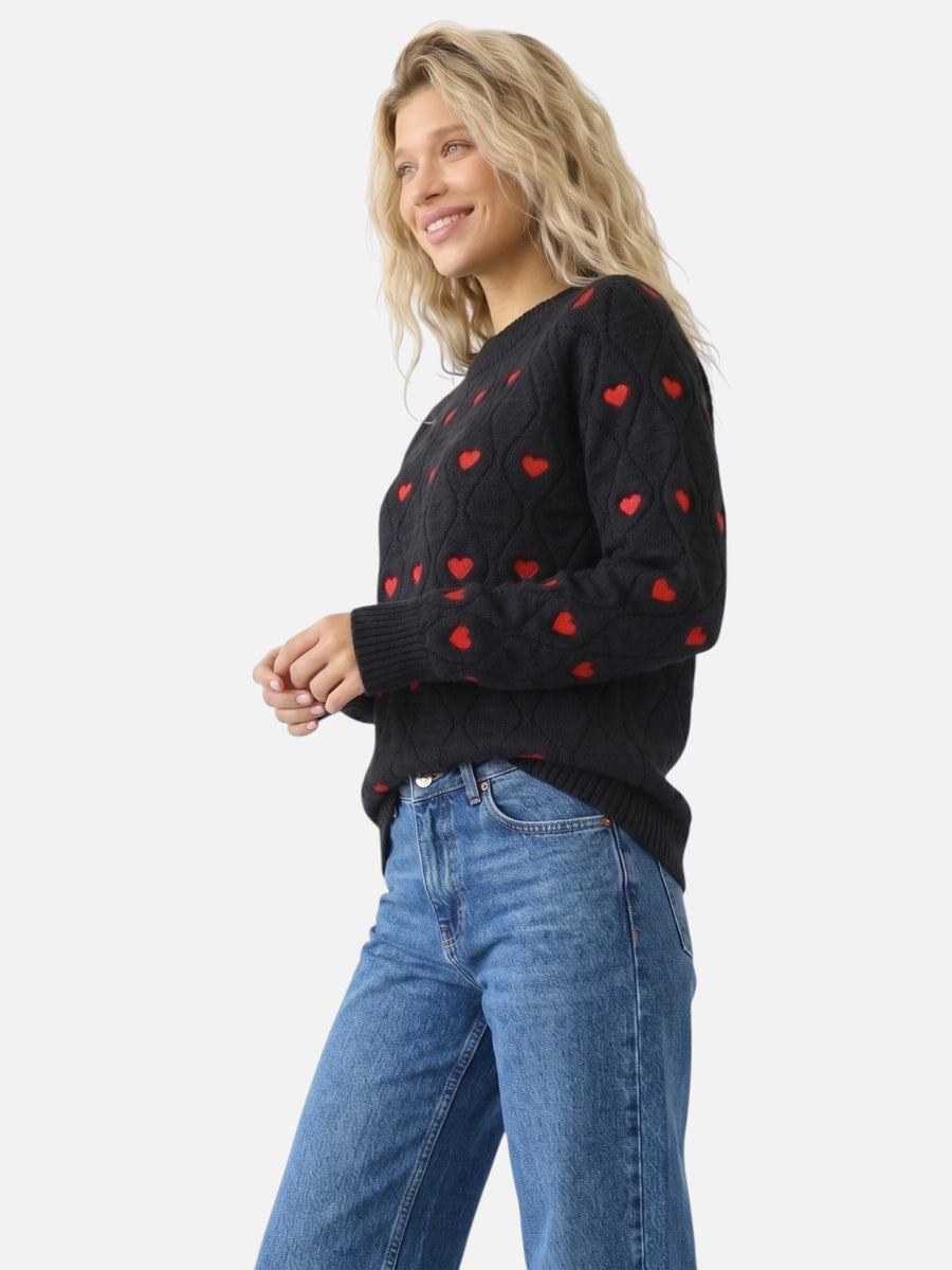 Pull Motif Cœur col rond — détail des finitions et coupe épurée