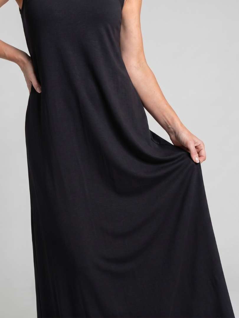 Robe Midi Tropical — détail de la longueur midi intemporelle