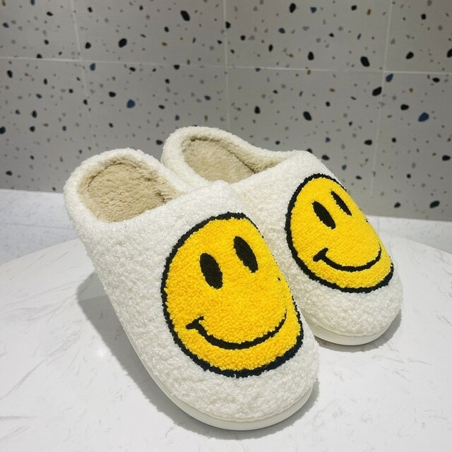 Smiley Face Slippers™ : Pour les femmes