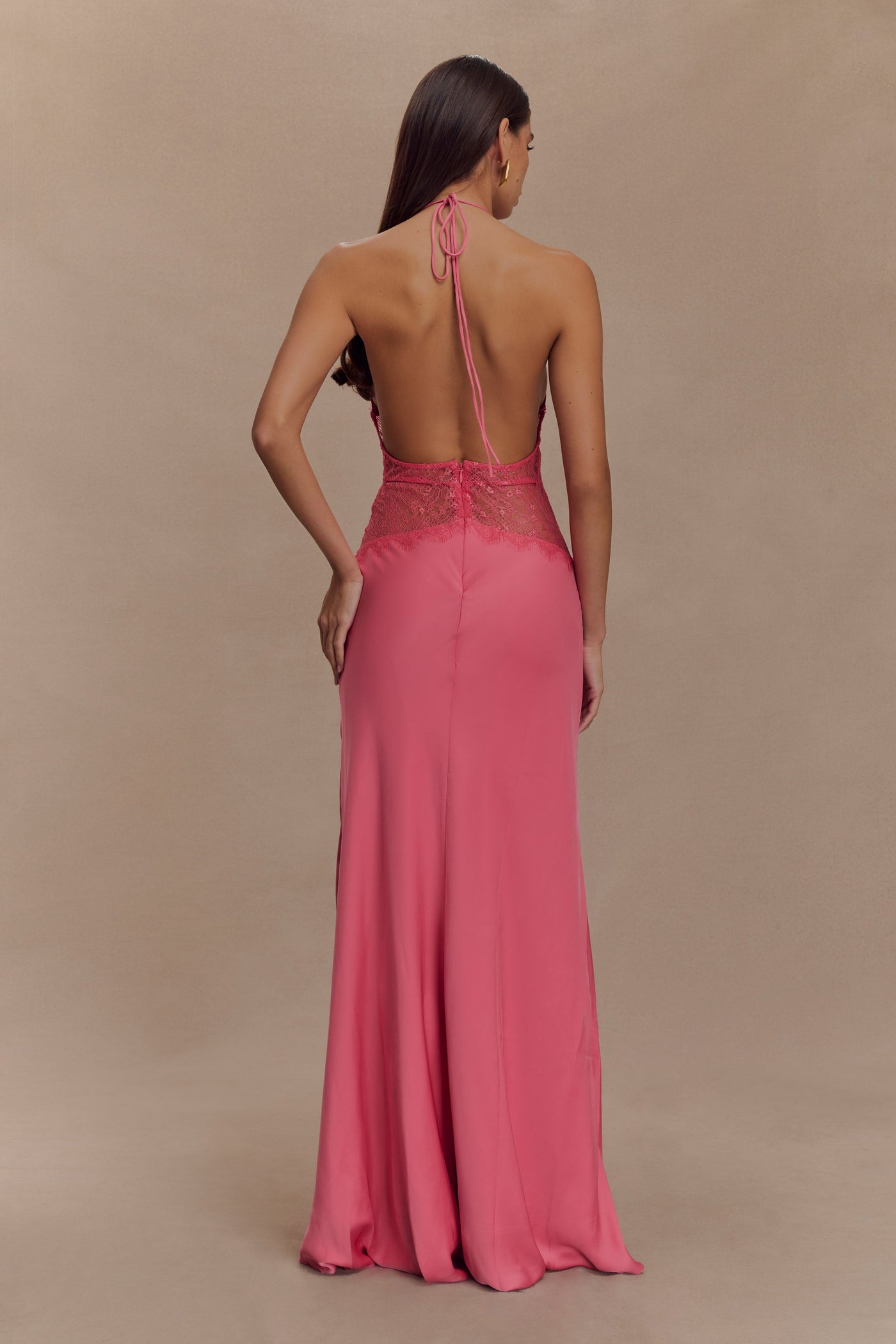 Kalira | Robe longue en satin à dentelle