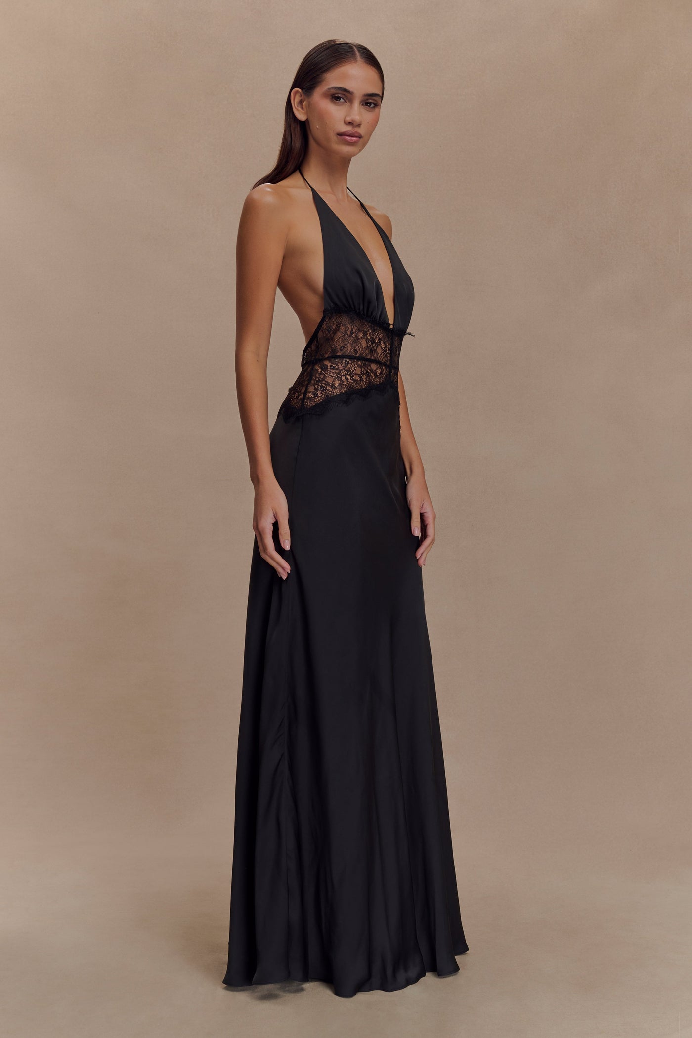 Kalira | Robe longue en satin à dentelle