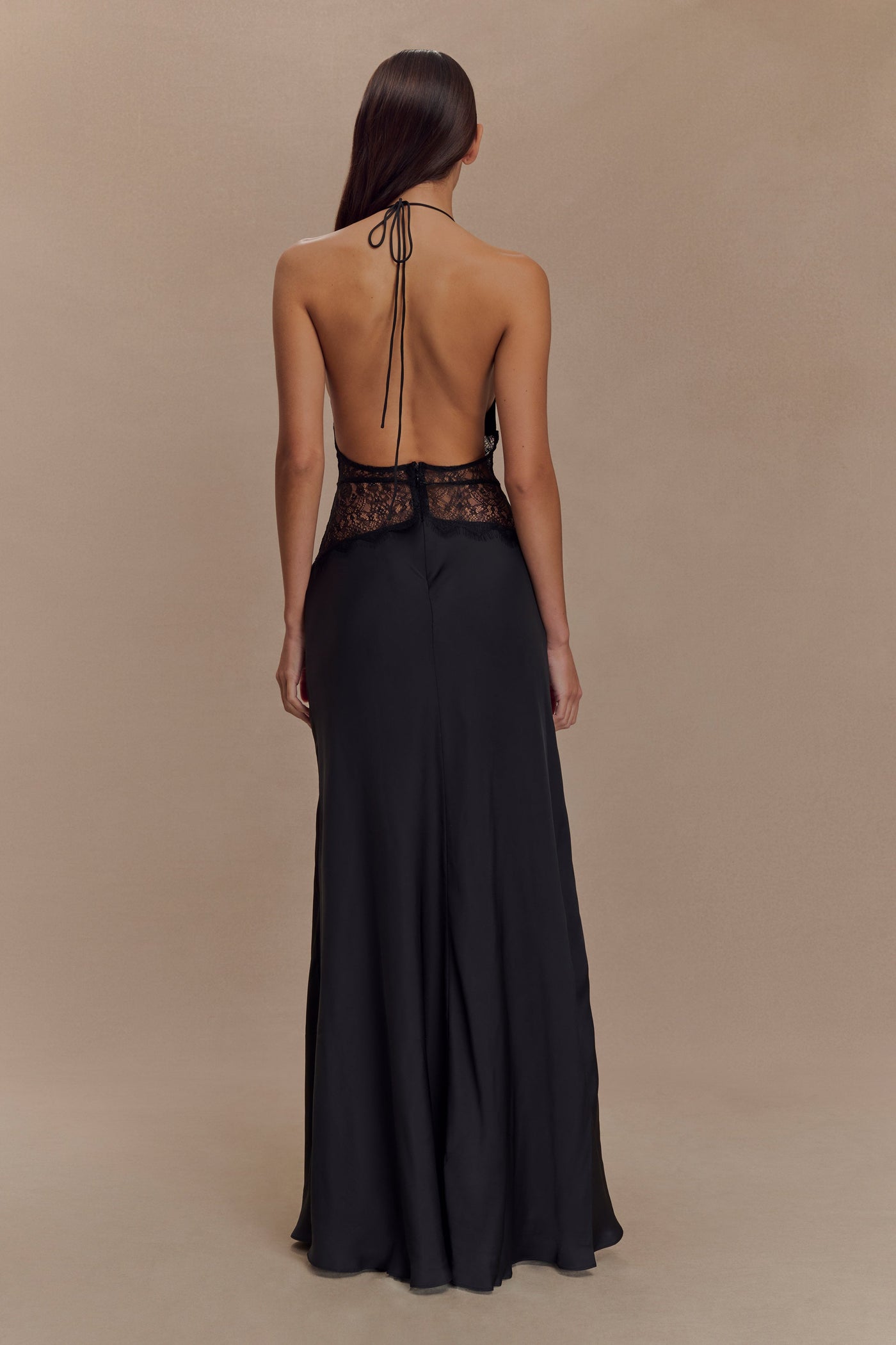 Kalira | Robe longue en satin à dentelle