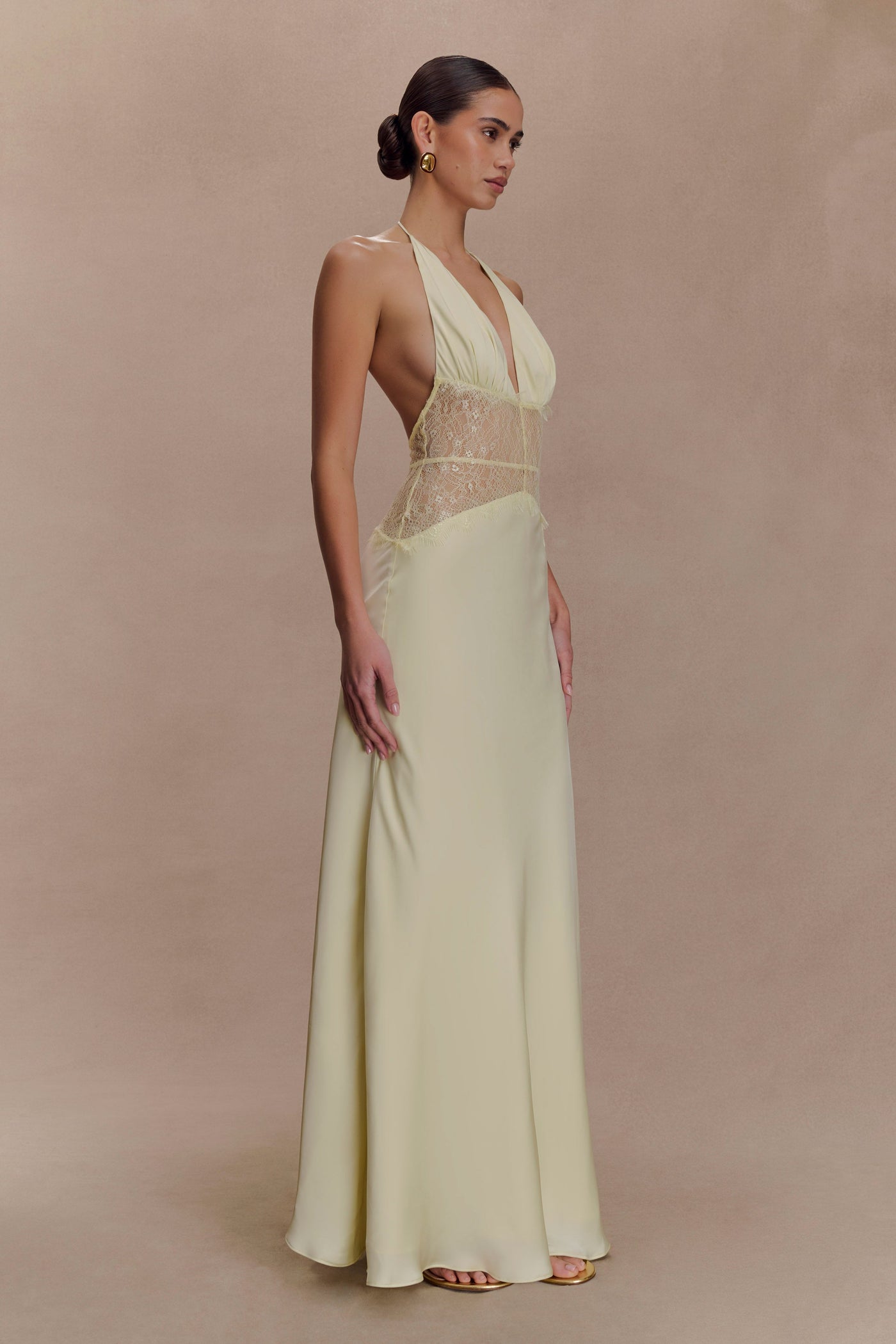 Kalira | Robe longue en satin à dentelle