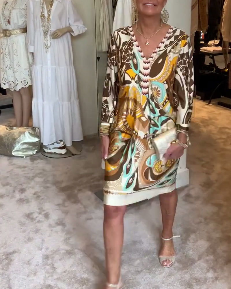 Robe imprimée col en V — vue de face en buste