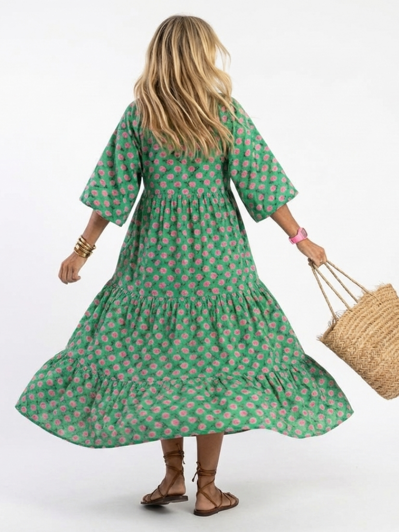 Robe Fiora — vue latérale mettant en valeur le drapé et les volants
