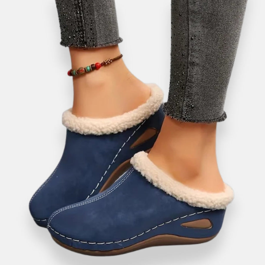 Pantoufles d'Intérieur — détail de la coupe et du maintien du pied