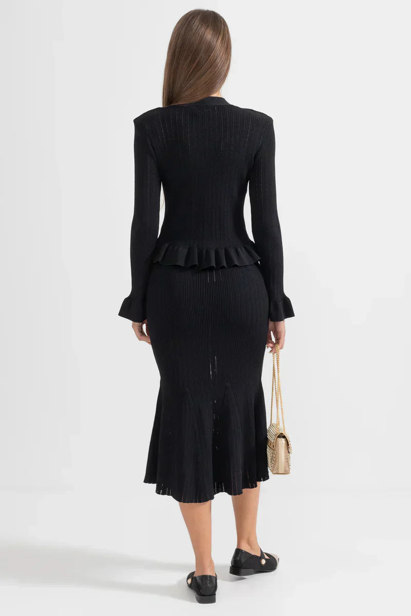 Prudence – Ensemble composé d'une robe midi en maille raffinée et d'un haut boutonné