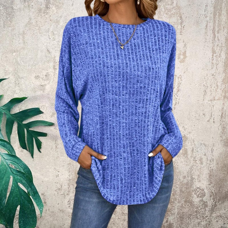 Pull ample col rond — détail du col rond