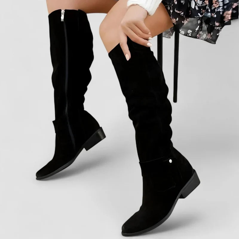 Botas Altas com Fivela e Fecho de Correr