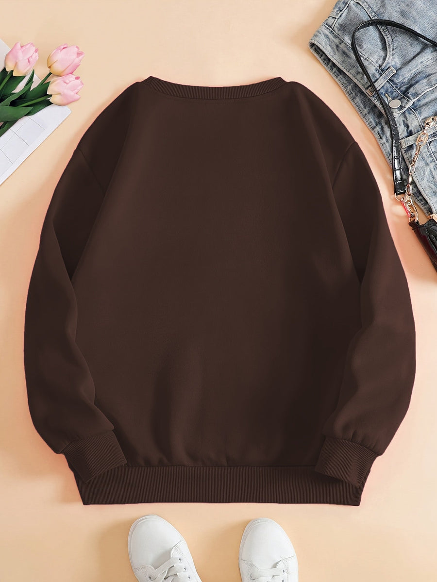 Pull col rond motif cœurs brodés — vue d'ensemble silhouette