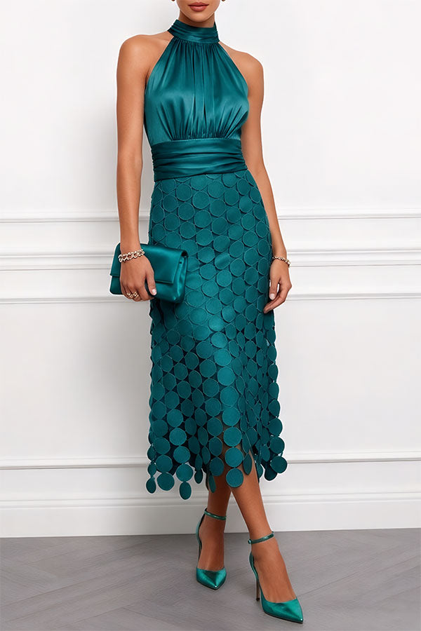 Robe Isaure — détail du col montant et du bustier drapé effet lustré