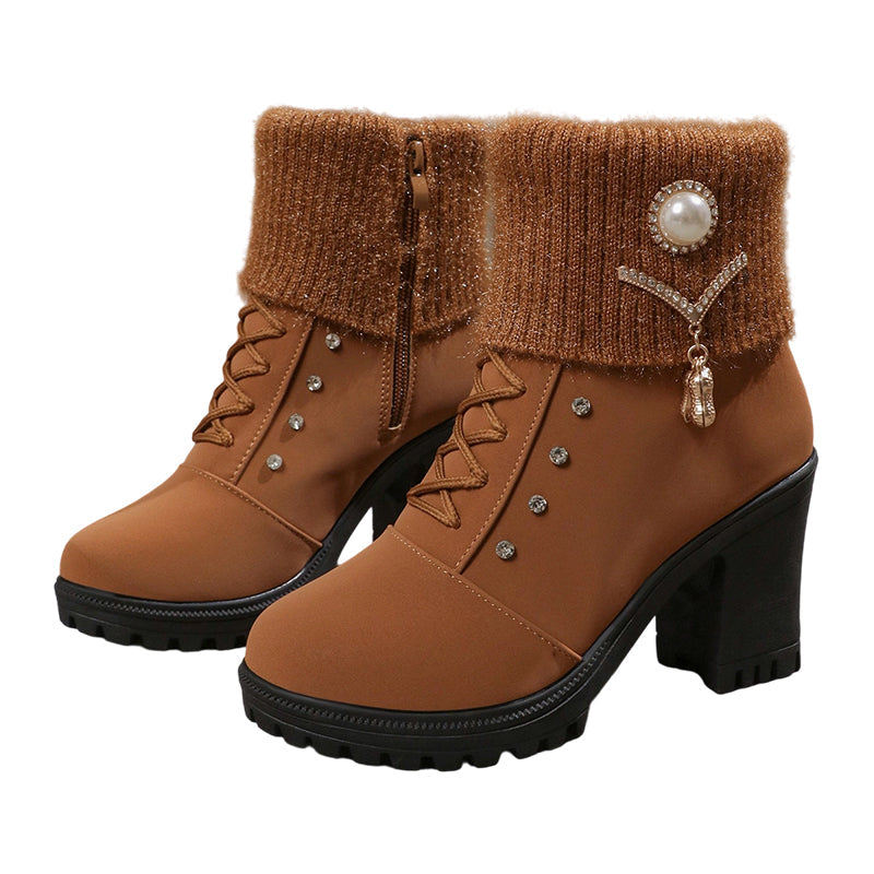 Botins com salto grosso e dobra aconchegante