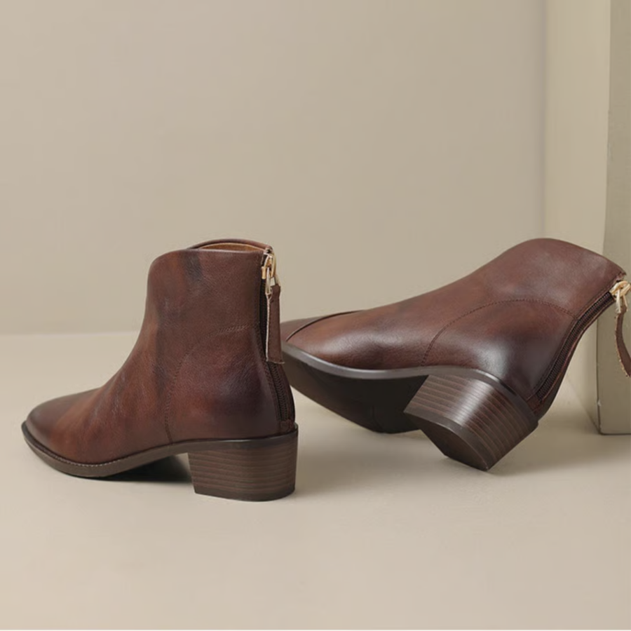Botins de salto baixo e estilo minimalista