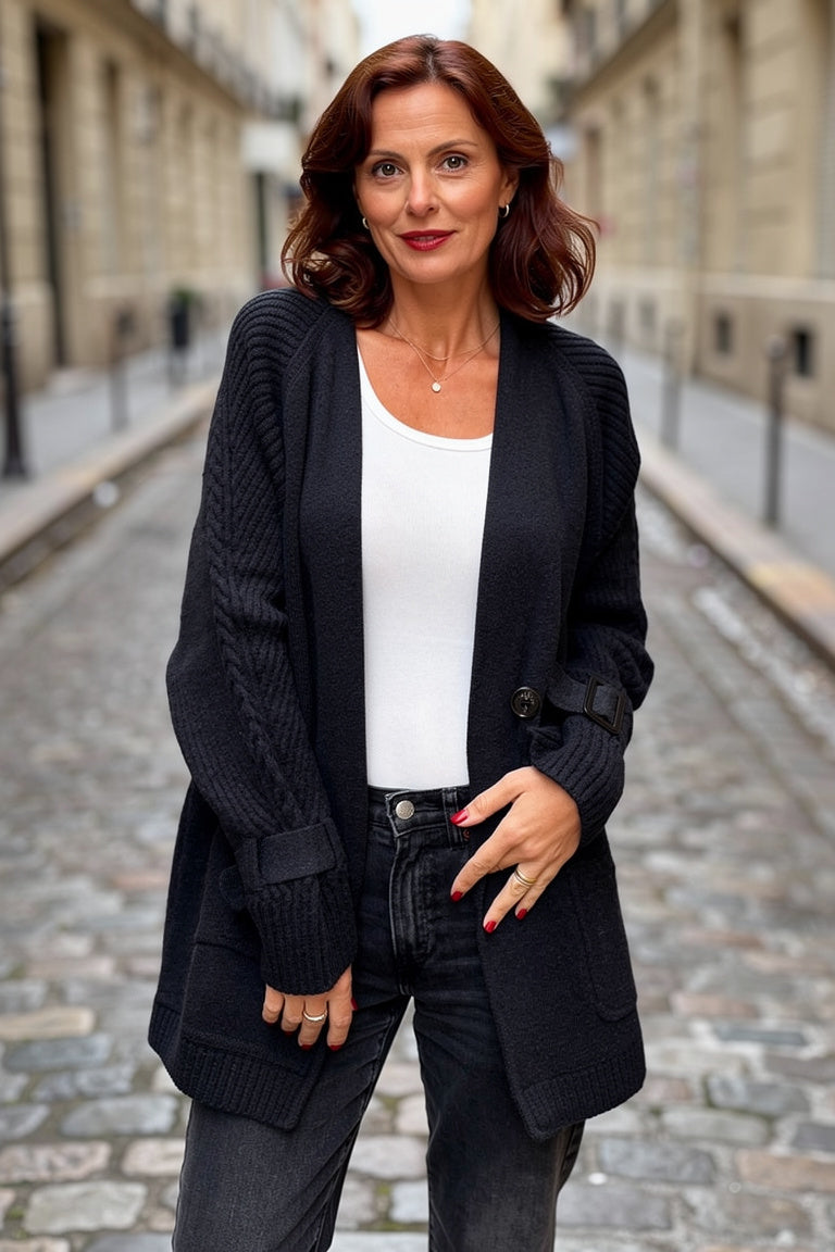 Manteau Long Élégant Boutonnage Double et Manches Texturées — Noir — Estée Paris