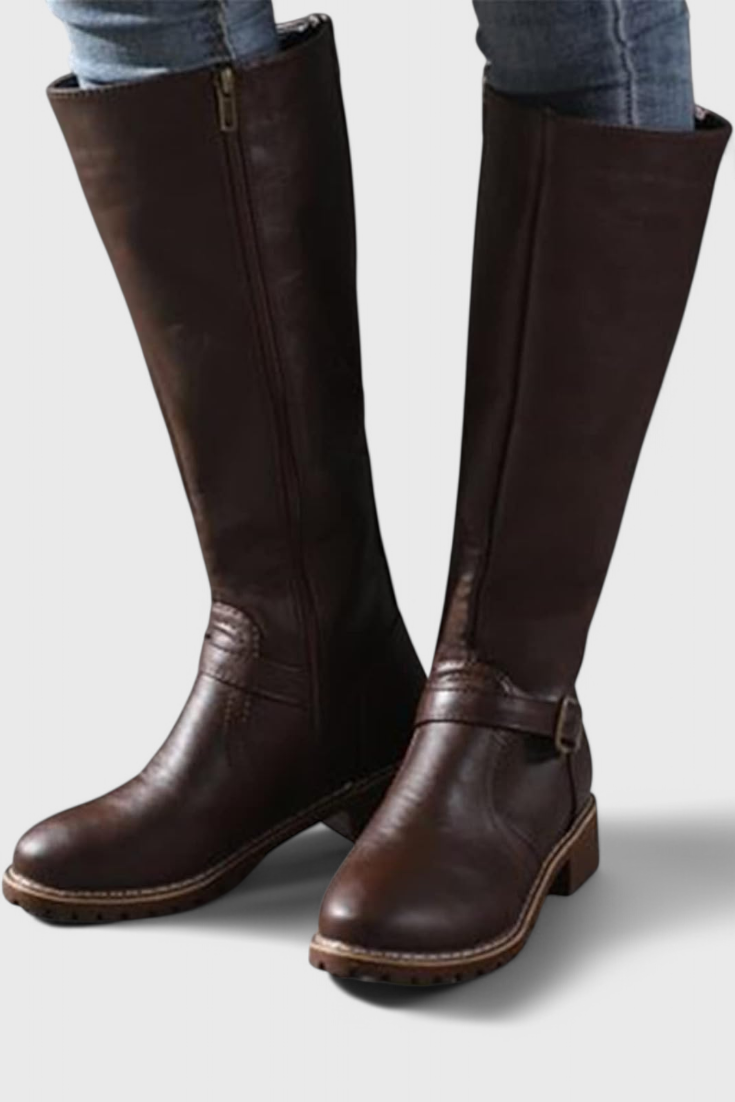 Botas Altas com Fivela Elegante