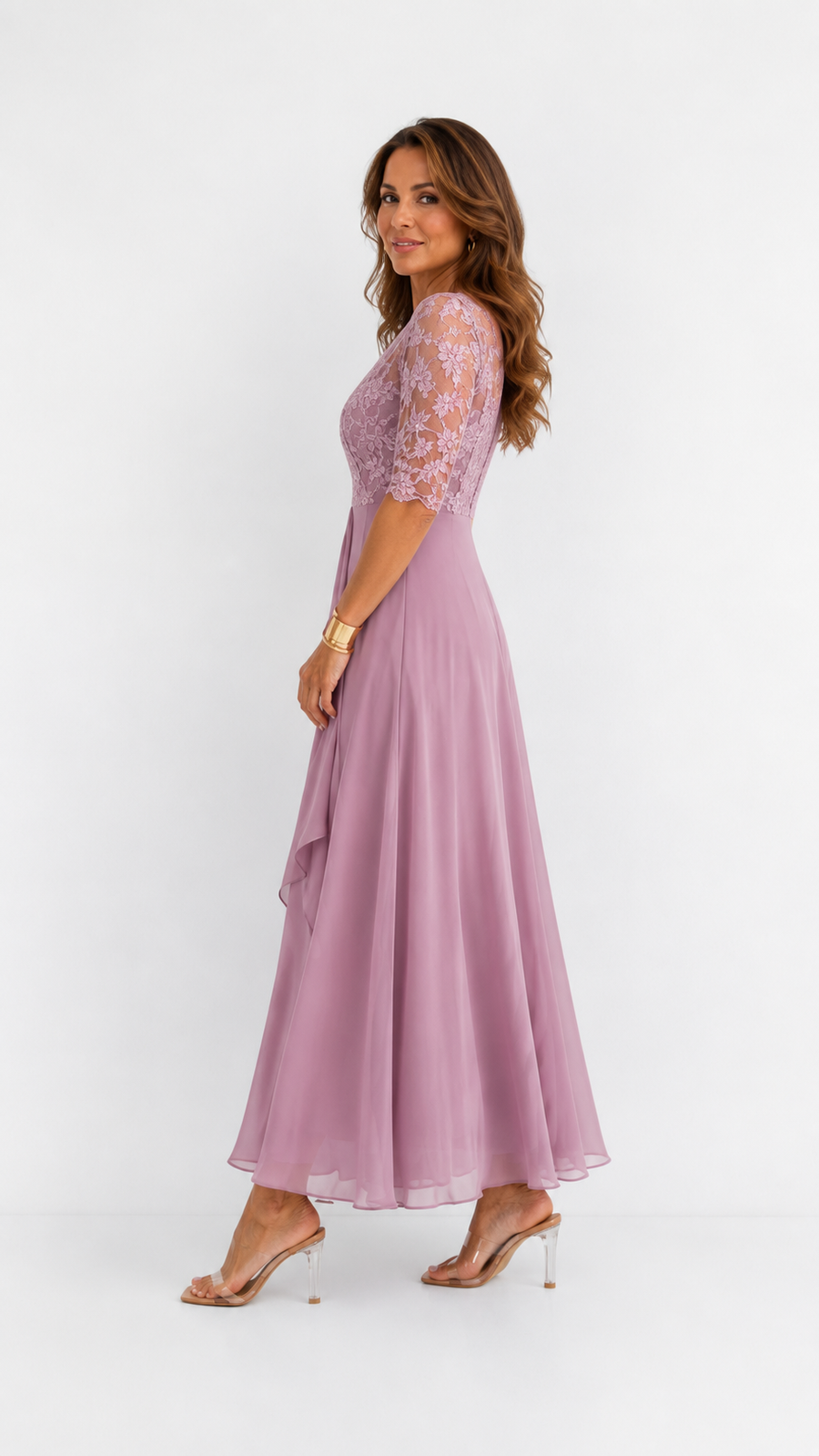 Robe Eugénie en dentelle — vue complète du volume évasé