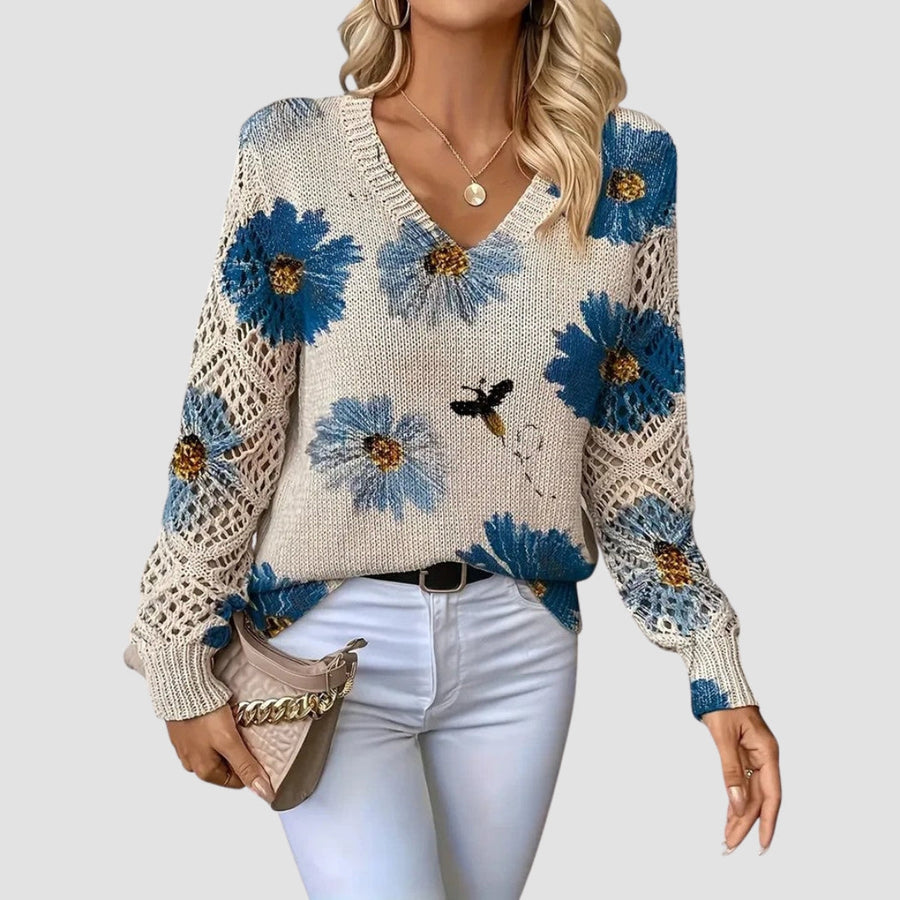Pull fleuri col V — vue de face en buste, motif floral délicat