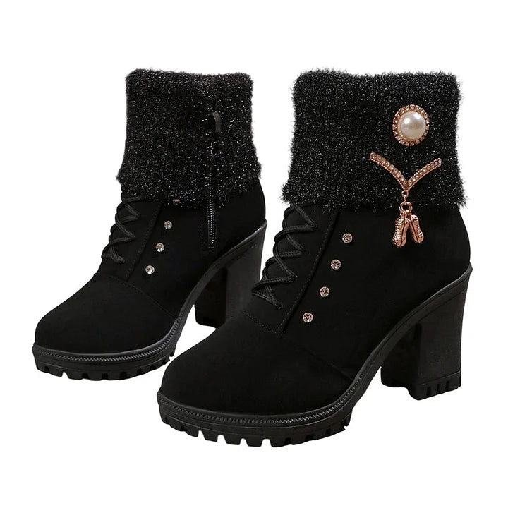 Botins com salto grosso e dobra aconchegante