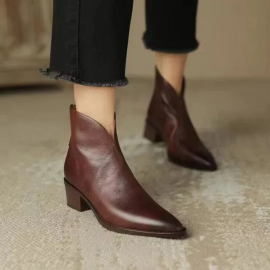 Botins de salto baixo e estilo minimalista