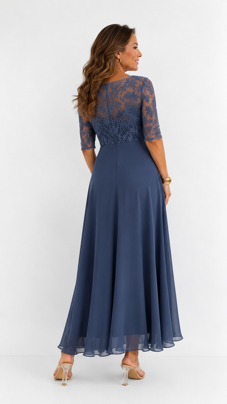 Robe Eugénie — détail du haut ajouré à motif floral