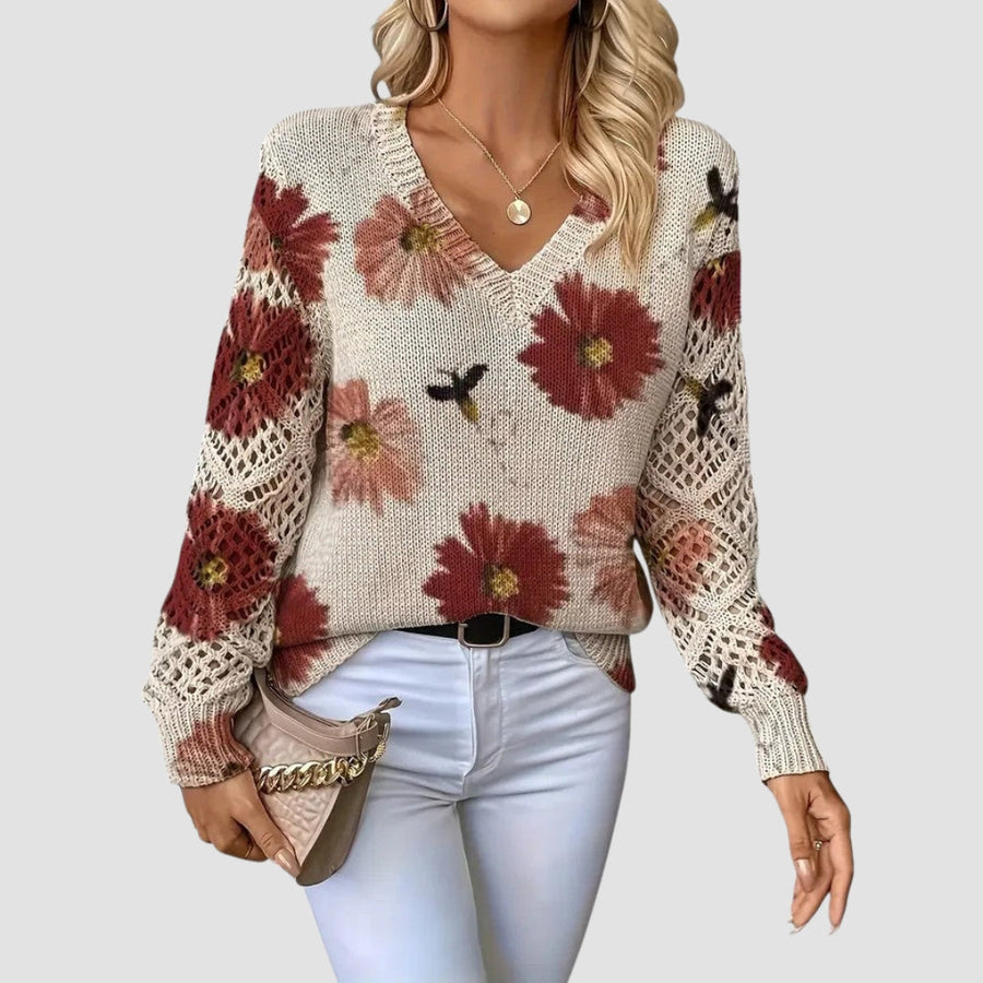 Pull fleuri col V — détail du col V flatteur