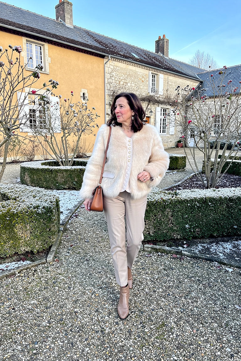 Veste Courte Effet Fourrure — Crème — Esteé Paris