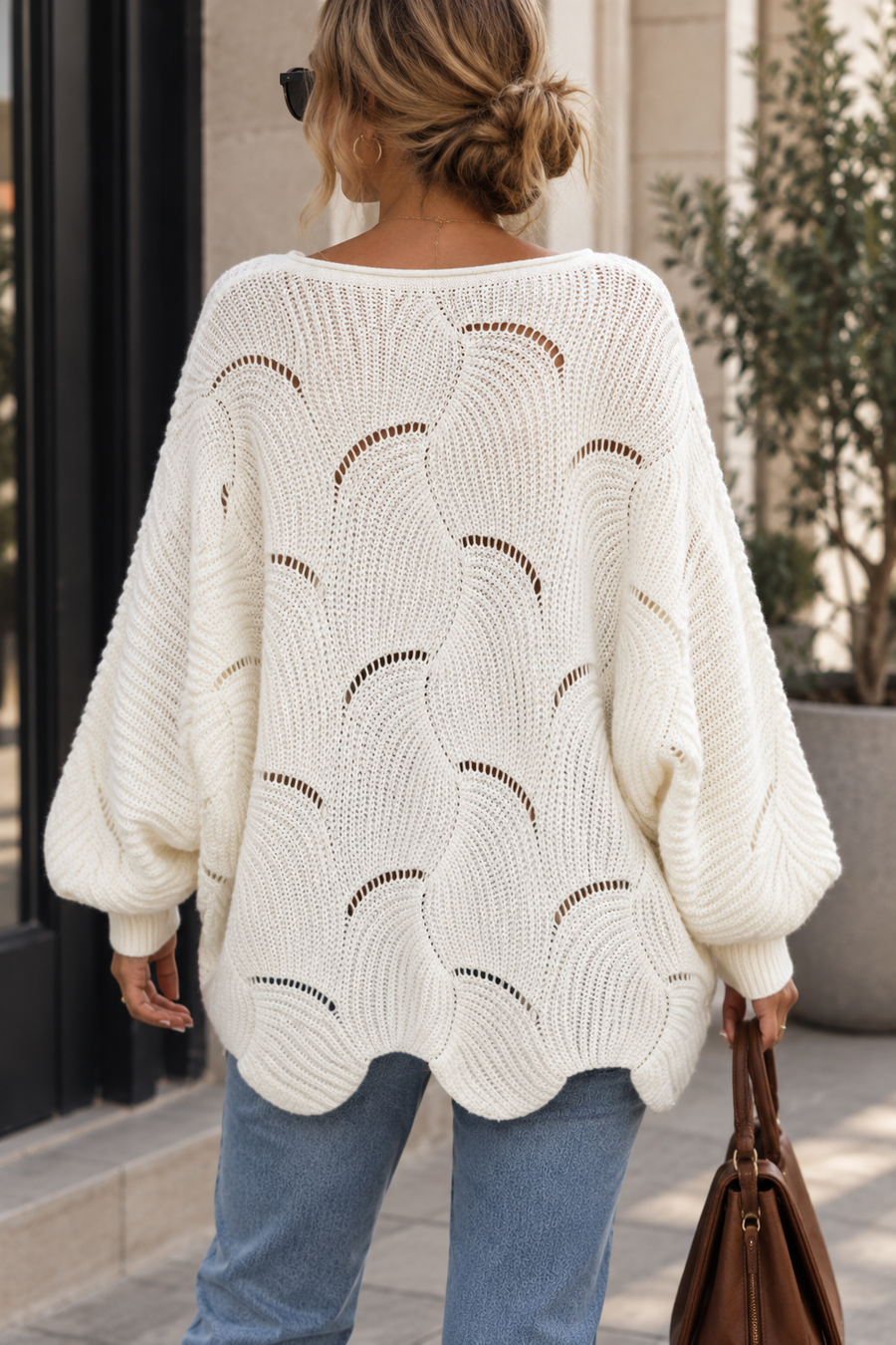 Pull oversize motif ondulé ajouré — détail texture ajourée