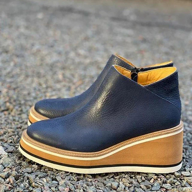 Bottines Clara — vue de trois-quarts avec détail du talon