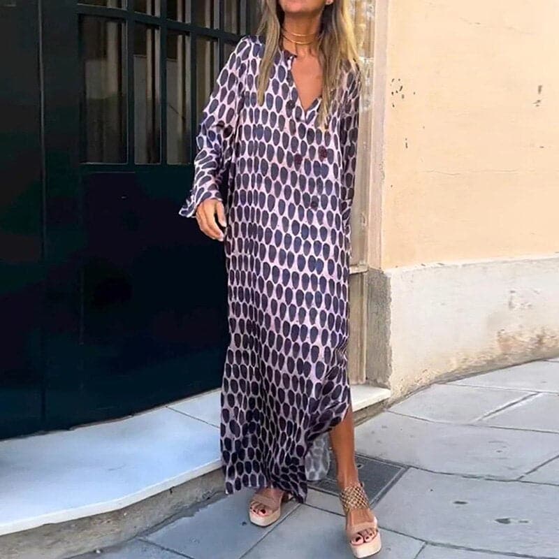 Robe maxi fluide femme — détail du col V et manches longues