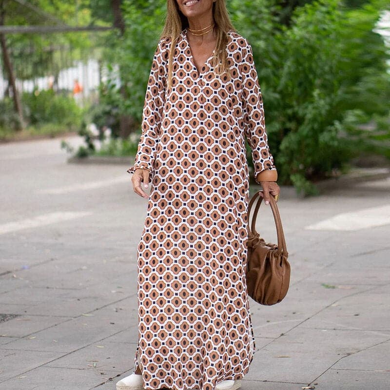 Robe maxi fluide femme — vue de profil montrant la coupe ajustée