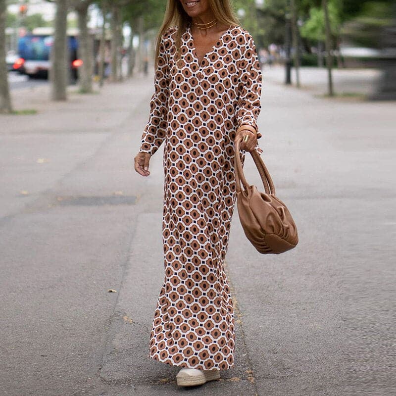 Robe maxi fluide femme — détail des fentes subtiles