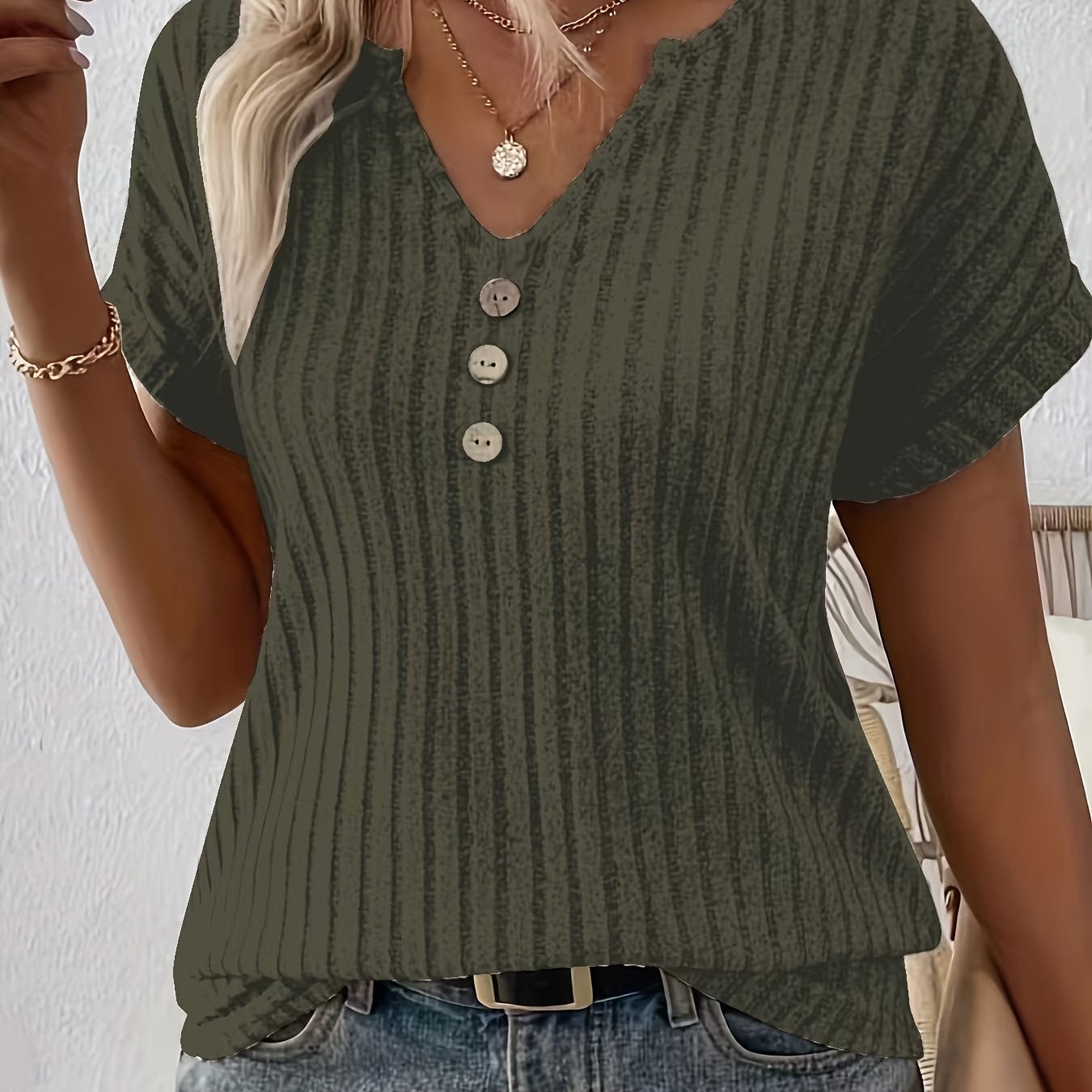 T-shirt décontracté à rayures - col en V et fermeture boutonnée