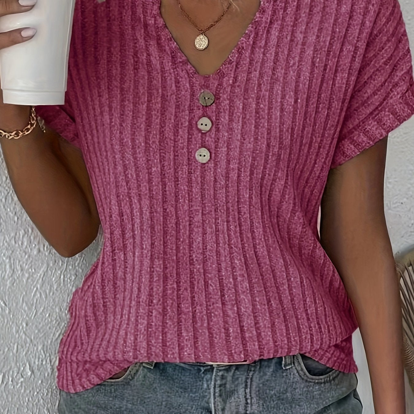 T-shirt décontracté à rayures - col en V et fermeture boutonnée