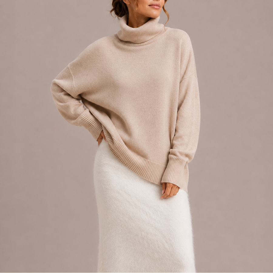 Pull col roulé oversize — détail des épaules dégagées et tombantes