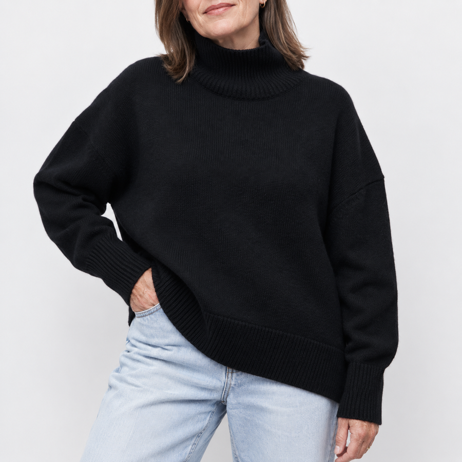 Pull col roulé coupe droite — détail du col roulé