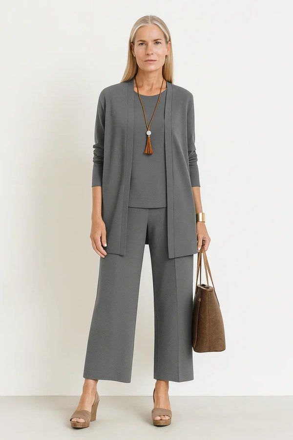 Conjunto de tres piezas elegante y envolvente