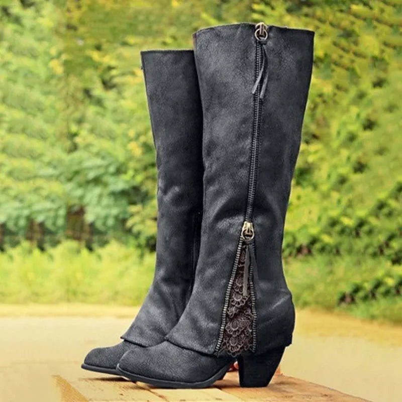 Bottes Hautes à Revers et Détail Dentelle