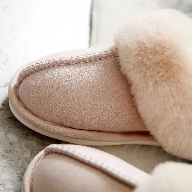 Chaussons Fermés Douillets à Bordure