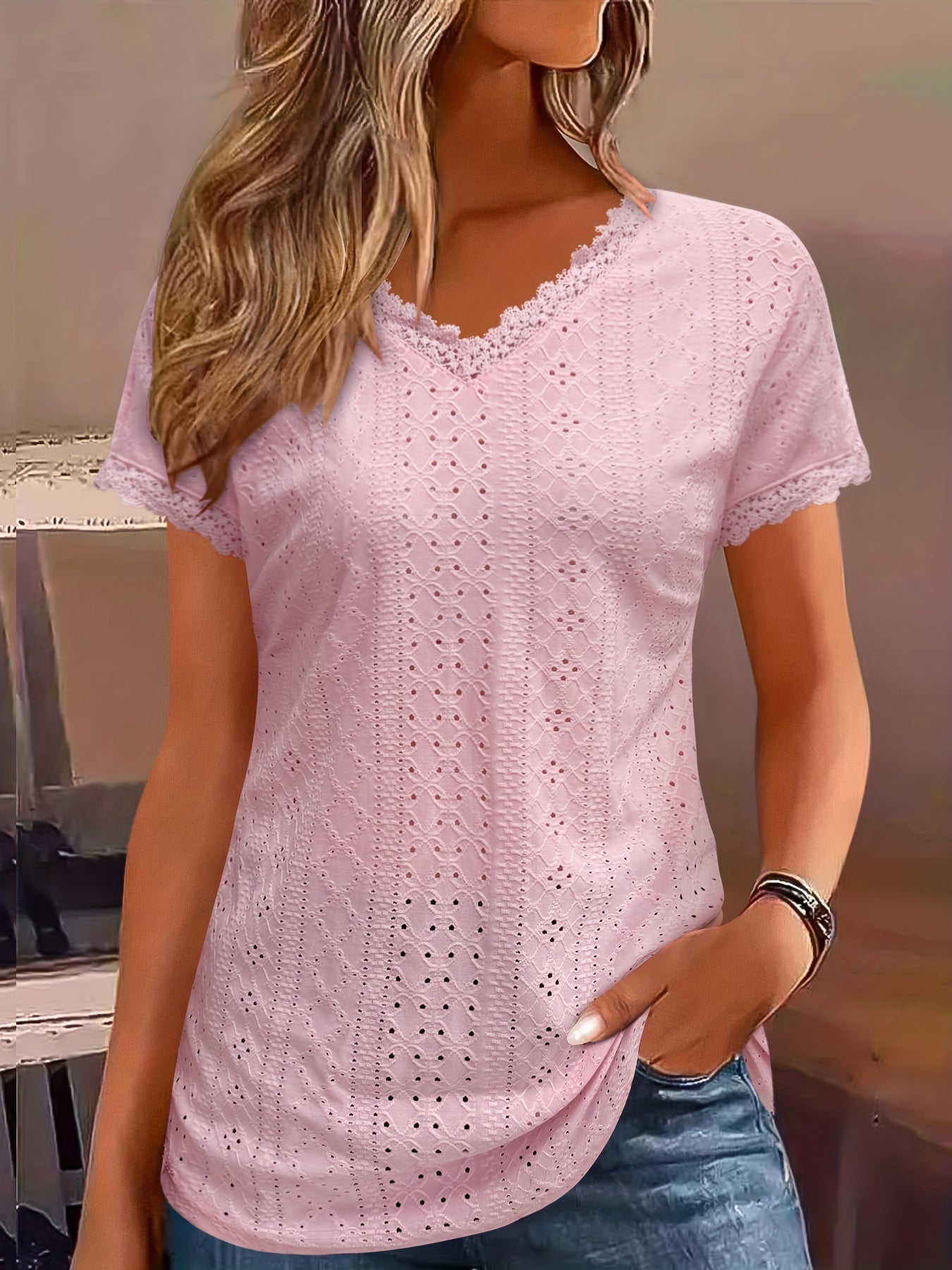 Chemisier à col en V bordé de dentelle - style pull-over et coupe ample