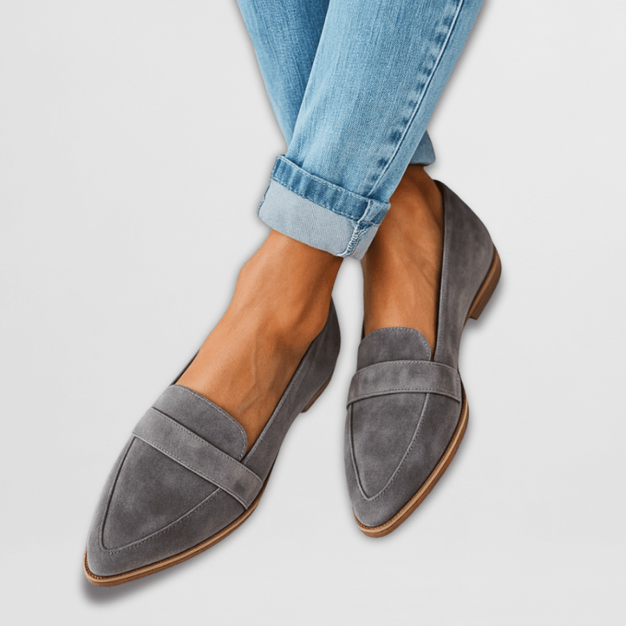 Mocassins de Bico Fino e Detalhe Clássico