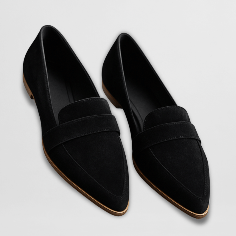 Mocassins de Bico Fino e Detalhe Clássico