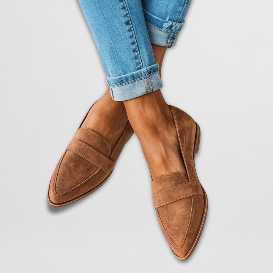 Mocassins de Bico Fino e Detalhe Clássico