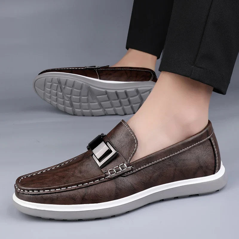 Mocassins homme — vue de profil montrant la semelle plateau contrastée