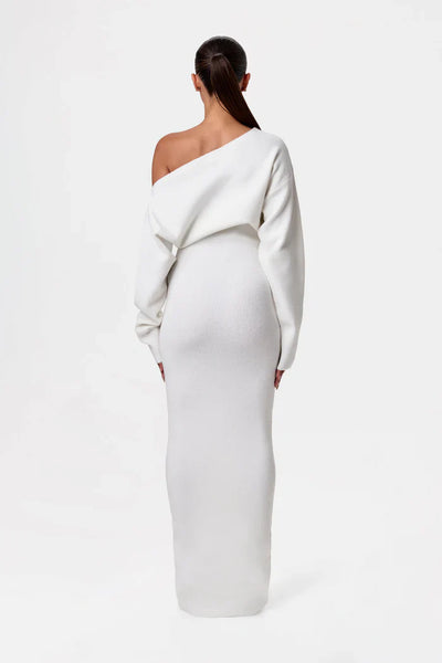 Robe longue en maille à épaules dégagées