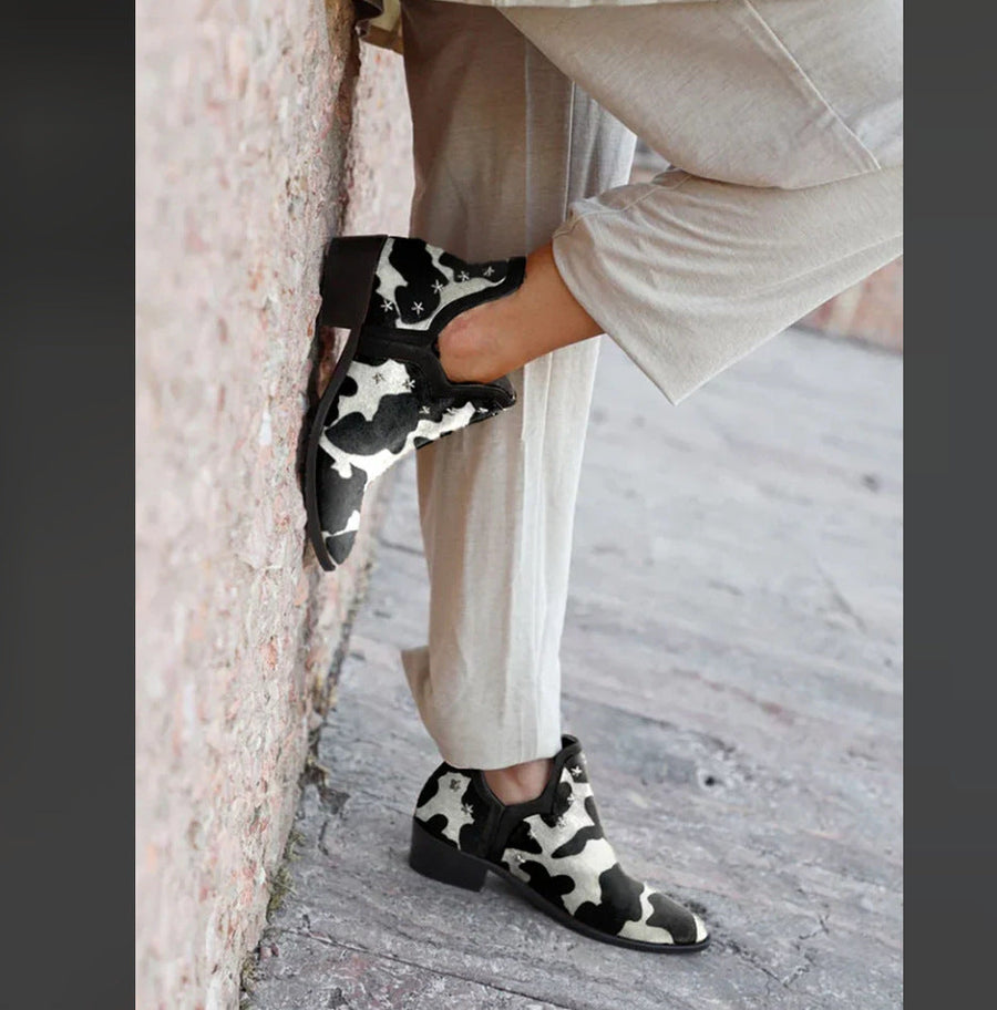 Botas Western com Detalhes de Tachas