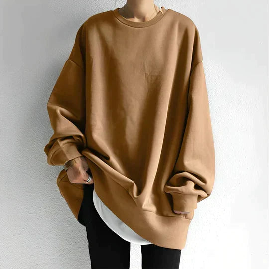 Sweat oversize — détail des épaules tombantes et de la longueur mi-cuisse
