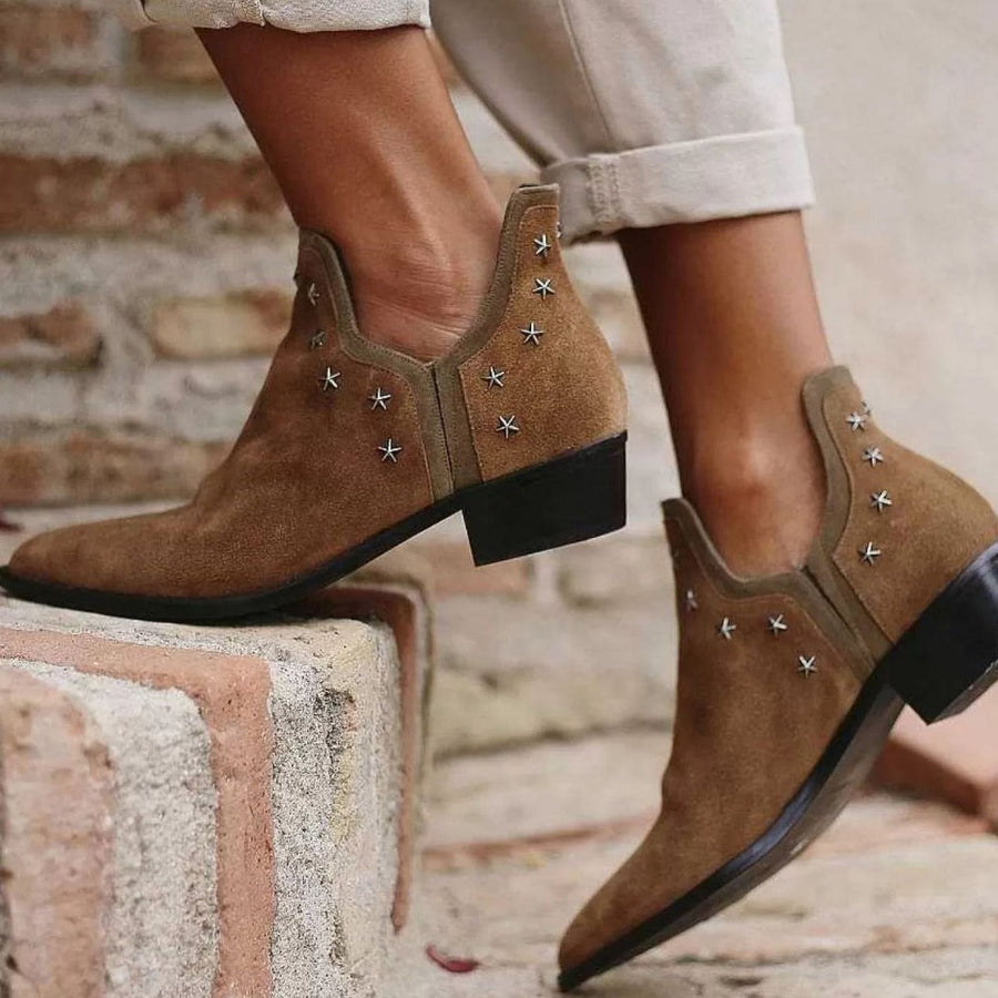 Botas Western com Detalhes de Tachas